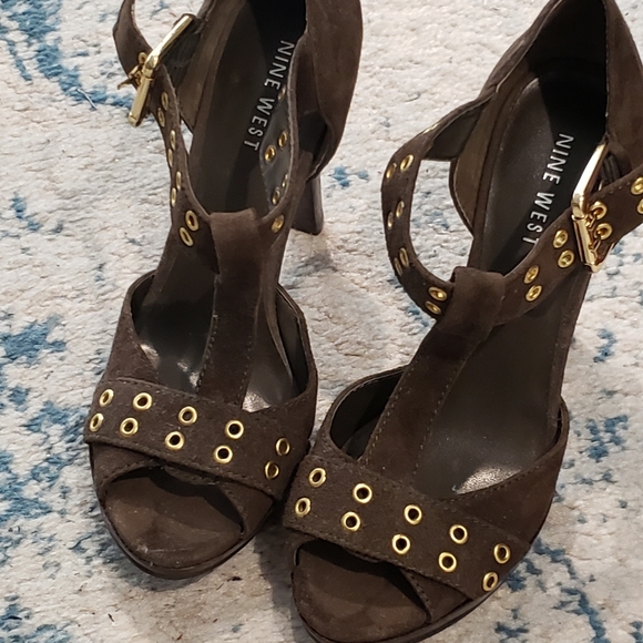 Heels - Picture 3 of 3